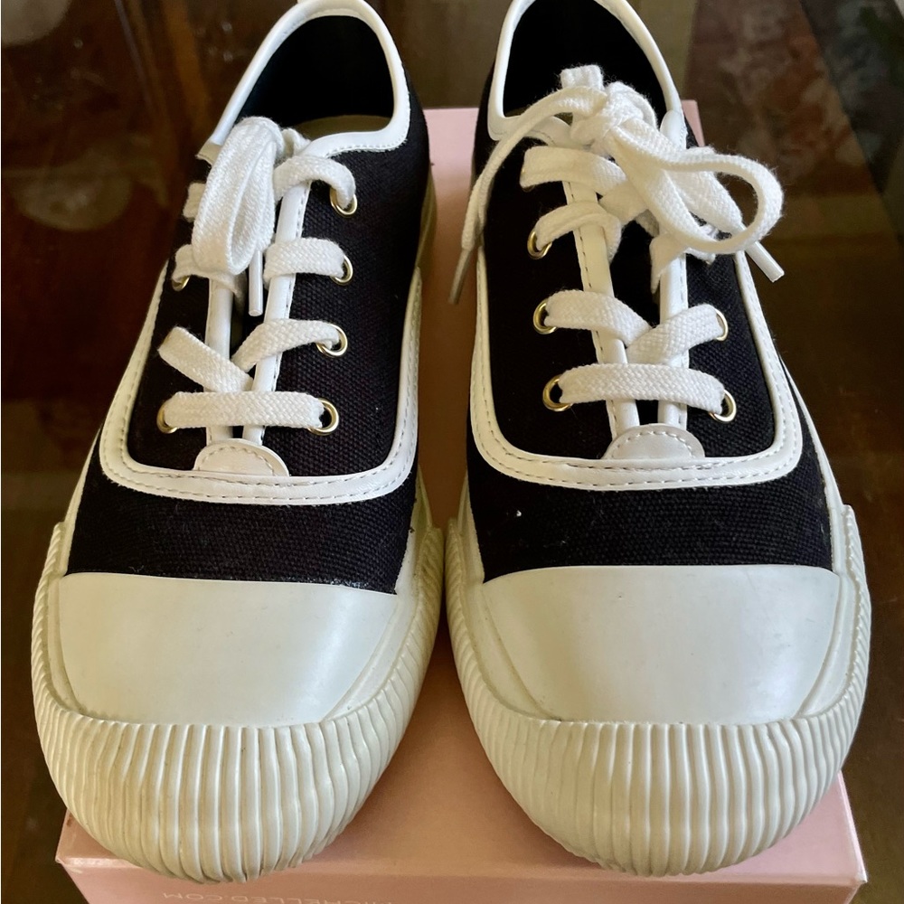 MIX NO. 6 WOMEN’S CASSY SNEAKER BLACK AND WHITE CASUAL LACE UP CANVAS SHOES.